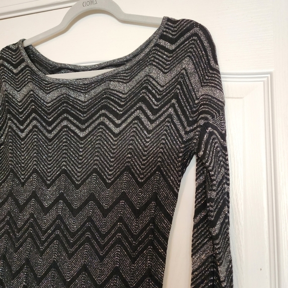 Express black and silver chevron long sleeve dress Size M - Picture 3 of 10